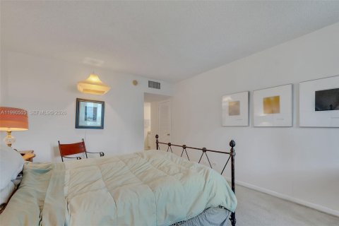 Condo in Miami Beach, Florida, 1 bedroom  № 2053080 - photo 17