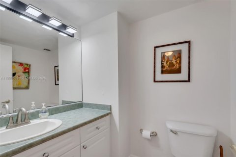 Condo in Miami Beach, Florida, 1 bedroom  № 2053080 - photo 15