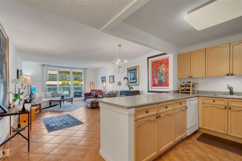 Condo in Miami Beach, Florida, 1 bedroom  № 2053080 - photo 18