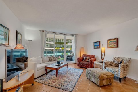 Condo in Miami Beach, Florida, 1 bedroom  № 2053080 - photo 10