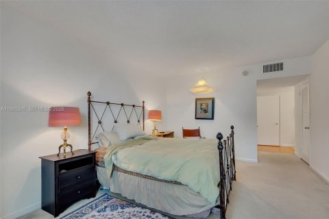 Condo in Miami Beach, Florida, 1 bedroom  № 2053080 - photo 5