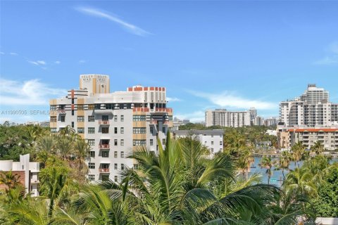 Condo in Miami Beach, Florida, 1 bedroom  № 2053080 - photo 4