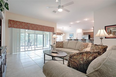 Casa en alquiler en The Villages, Florida, 2 dormitorios, 167.97 m2 № 1833333 - foto 4