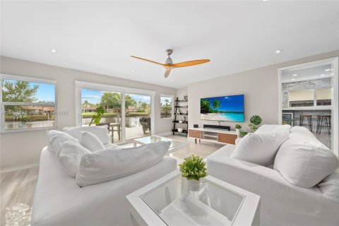 Купить виллу или дом в Форт-Лодердейл, Флорида 4 спальни, 204.76м2, № 1958040 - фото 2