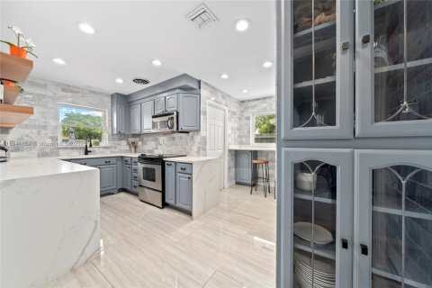 Купить виллу или дом в Форт-Лодердейл, Флорида 4 спальни, 204.76м2, № 1958040 - фото 5