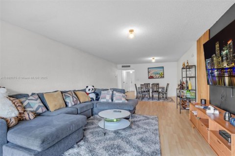 Condominio en alquiler en Lauderhill, Florida, 2 dormitorios, 122.07 m2 № 1946351 - foto 9