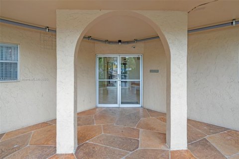 Condominio en alquiler en Lauderhill, Florida, 2 dormitorios, 122.07 m2 № 1946351 - foto 2