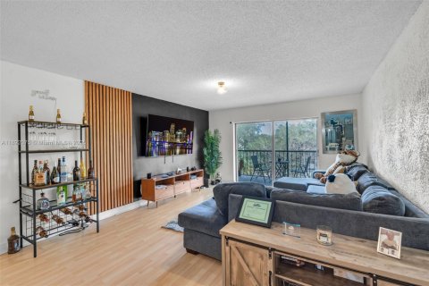 Condominio en alquiler en Lauderhill, Florida, 2 dormitorios, 122.07 m2 № 1946351 - foto 7