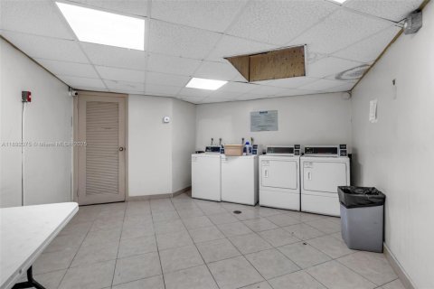 Condominio en alquiler en Lauderhill, Florida, 2 dormitorios, 122.07 m2 № 1946351 - foto 26