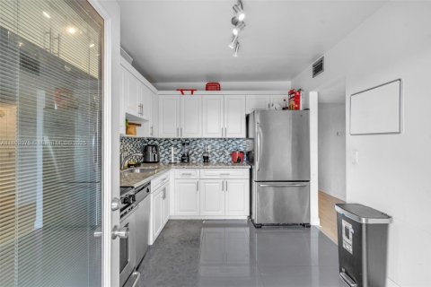 Condominio en alquiler en Lauderhill, Florida, 2 dormitorios, 122.07 m2 № 1946351 - foto 12