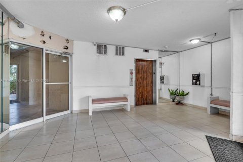 Condominio en alquiler en Lauderhill, Florida, 2 dormitorios, 122.07 m2 № 1946351 - foto 27