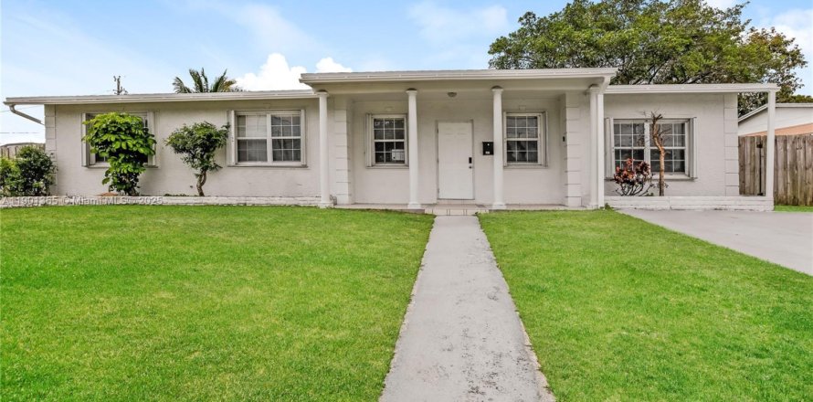 Дом в Майами-Гарденс, Флорида 3 спальни, 129.69м2 № 1951685