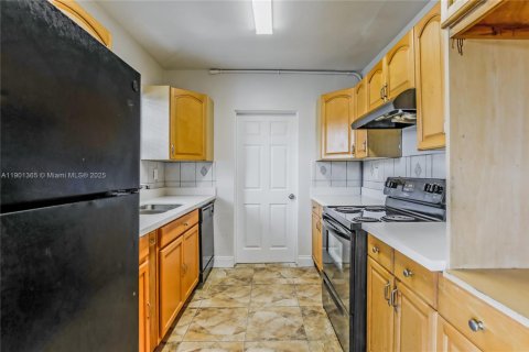 Снять в аренду виллу или дом в Майами-Гарденс, Флорида 3 спальни, 129.69м2, № 1951685 - фото 5