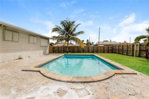 Снять в аренду виллу или дом в Майами-Гарденс, Флорида 3 спальни, 129.69м2, № 1951685 - фото 14
