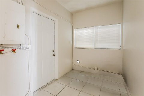 Снять в аренду виллу или дом в Майами-Гарденс, Флорида 3 спальни, 129.69м2, № 1951685 - фото 12