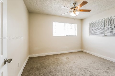 Снять в аренду виллу или дом в Майами-Гарденс, Флорида 3 спальни, 129.69м2, № 1951685 - фото 6