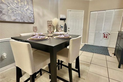 Condominio en venta en Orlando, Florida, 2 dormitorios № 1919992 - foto 2