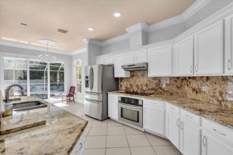 House in Tampa, Florida 5 bedrooms, 330.45 sq.m. № 1884326 - photo 14