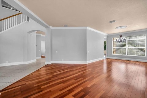 House in Tampa, Florida 5 bedrooms, 330.45 sq.m. № 1884326 - photo 9