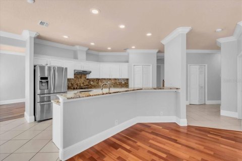 House in Tampa, Florida 5 bedrooms, 330.45 sq.m. № 1884326 - photo 12