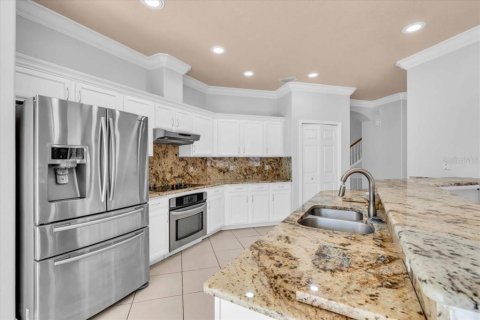 House in Tampa, Florida 5 bedrooms, 330.45 sq.m. № 1884326 - photo 13
