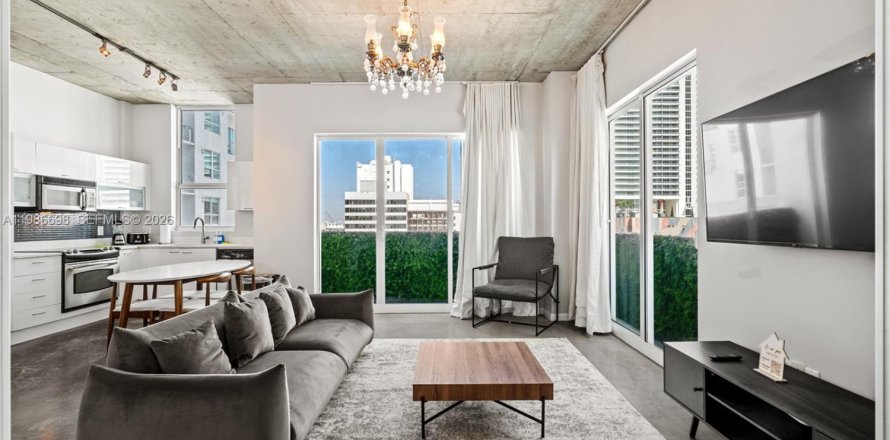 Кондоминиум с 2 спальнями в Майами, Флорида № 2048416