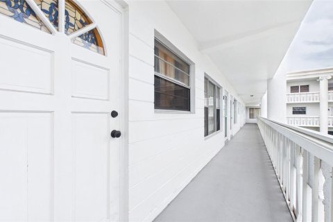 Condo in Clearwater, Florida, 2 bedrooms  № 2229593 - photo 8