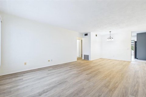 Condo in Clearwater, Florida, 2 bedrooms  № 2229593 - photo 10