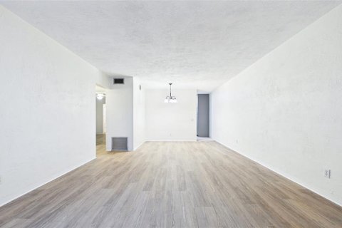 Condo in Clearwater, Florida, 2 bedrooms  № 2229593 - photo 15