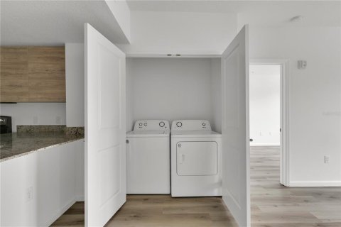 Condo in Orlando, Florida, 3 bedrooms  № 1856606 - photo 13