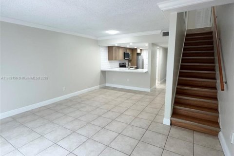 Condo in Miami, Florida, 2 bedrooms  № 1930754 - photo 8