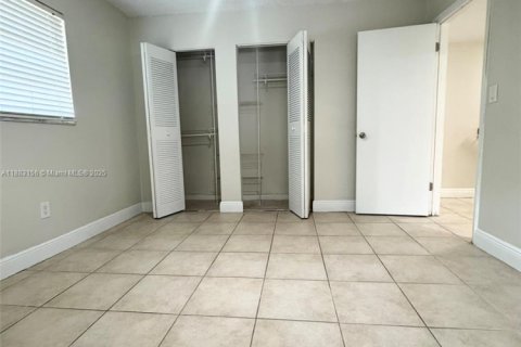 Condo in Miami, Florida, 2 bedrooms  № 1930754 - photo 12