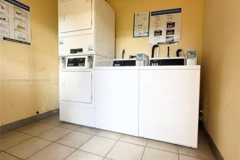 Condo in Miami, Florida, 2 bedrooms  № 1930754 - photo 18