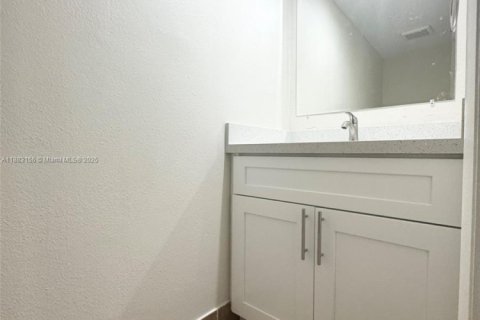 Condo in Miami, Florida, 2 bedrooms  № 1930754 - photo 5
