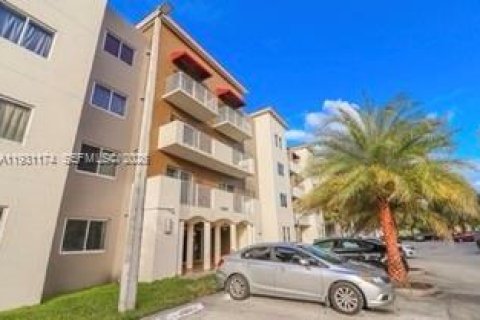 Copropriété à louer à Cutler Bay, Floride: 2 chambres, 75.16 m2 № 1996614 - photo 2