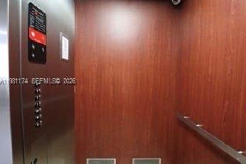 Copropriété à louer à Cutler Bay, Floride: 2 chambres, 75.16 m2 № 1996614 - photo 18