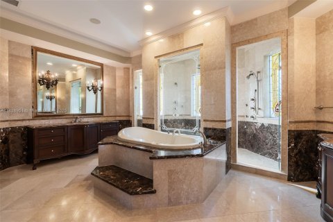 Villa ou maison à vendre à Pinecrest, Floride: 6 chambres, 687.48 m2 № 1802501 - photo 18