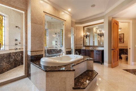 Villa ou maison à vendre à Pinecrest, Floride: 6 chambres, 687.48 m2 № 1802501 - photo 21