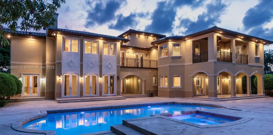 Villa ou maison à Pinecrest, Floride 6 chambres, 687.48 m2 № 1802501