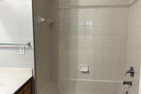 Propiedad comercial en venta en Kissimmee, Florida, 11 dormitorios, 136.57 m2 № 2092371 - foto 11