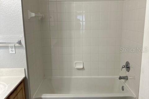 Propiedad comercial en venta en Kissimmee, Florida, 11 dormitorios, 136.57 m2 № 2092371 - foto 13