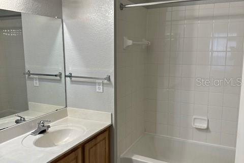 Propiedad comercial en venta en Kissimmee, Florida, 11 dormitorios, 136.57 m2 № 2092371 - foto 12