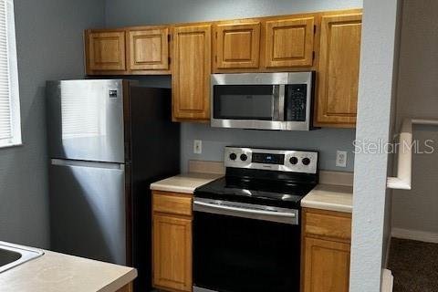 Propiedad comercial en venta en Kissimmee, Florida, 11 dormitorios, 136.57 m2 № 2092371 - foto 3