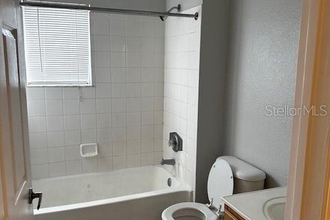 Propiedad comercial en venta en Kissimmee, Florida, 11 dormitorios, 136.57 m2 № 2092371 - foto 10