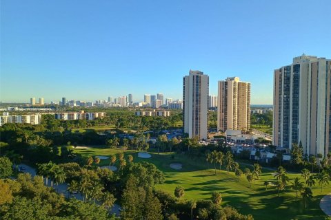 Снять в аренду кондоминиум в Авентура, Флорида 2 спальни, 101.82м2, № 1689306 - фото 2