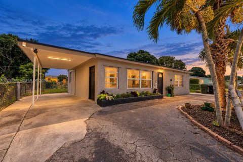 Villa ou maison à Fort Lauderdale, Floride 3 chambres, 122.17 m2 № 2395372