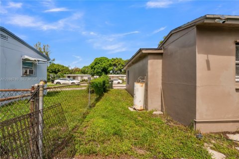 Villa ou maison à vendre à Fort Lauderdale, Floride: 3 chambres, 122.17 m2 № 2395372 - photo 23