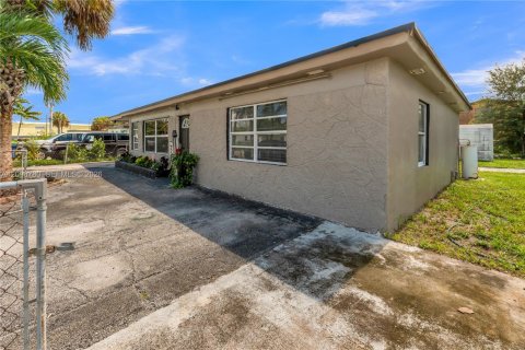 Villa ou maison à vendre à Fort Lauderdale, Floride: 3 chambres, 122.17 m2 № 2395372 - photo 3