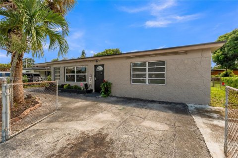 Villa ou maison à vendre à Fort Lauderdale, Floride: 3 chambres, 122.17 m2 № 2395372 - photo 2
