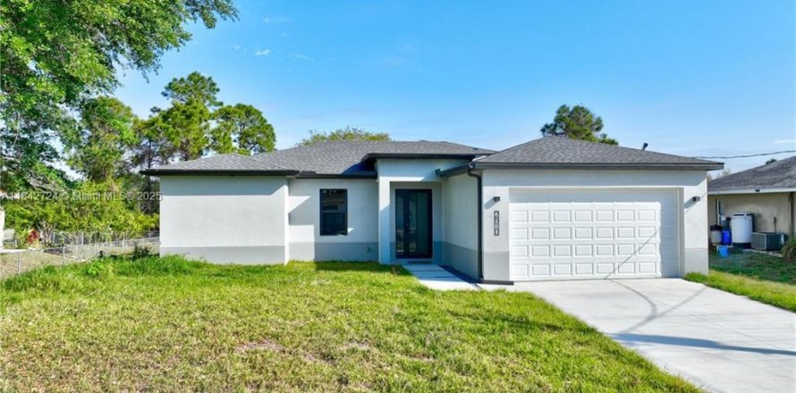 House in Lehigh Acres, Florida 3 bedrooms № 1836427